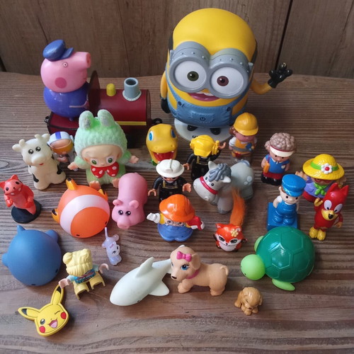 27 plastic figures set