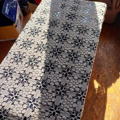 Crocheted tablecloth like new, rectangular 175x140 cm, handmade