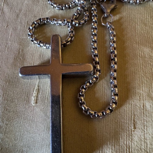 Unisex pendant made of 316L steel like new, silver color