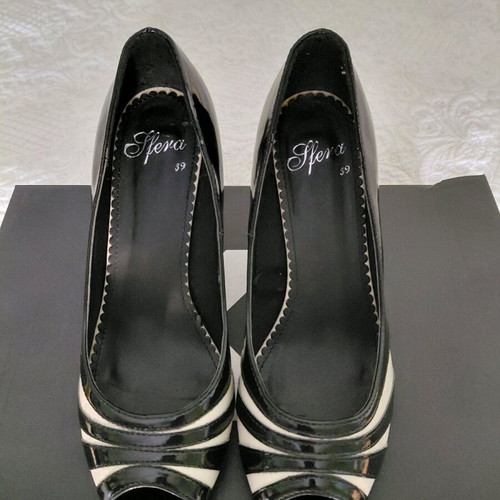 Sfera patent leather two-tone pumps like new, size 39