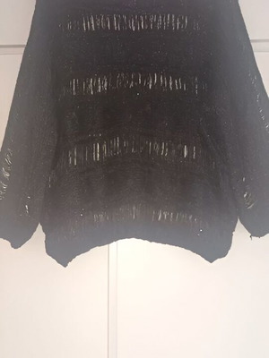 Knitted sweater like new, black with silver sequins, size M