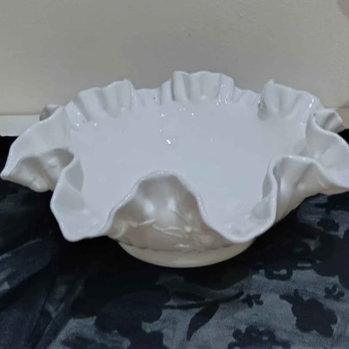 Opaline fruit bowl Fendon style, like new, white with embossed flowers