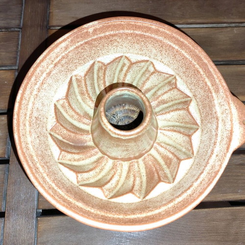 Ceramic cake mold like new