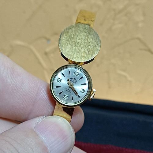 BENO vintage women's mechanical wristwatch with bangle bracelet, like new