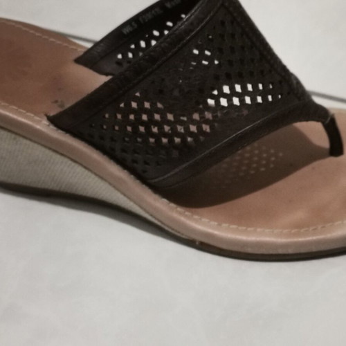 Ugg platform sandals used size 36 dark brown