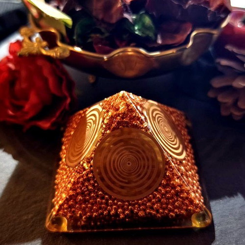 Pyramidal Golden Copper orgonite like new with 5 gold-plated MWO antennas