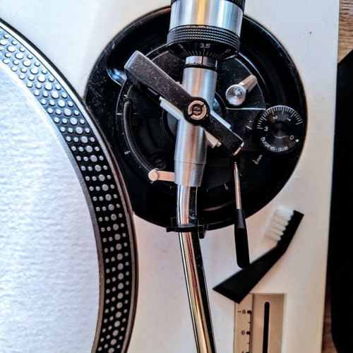 Techninks MK 1210 white turntable