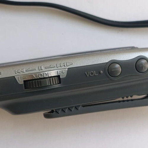 Sony MD Walkman MZ-G750 with remote, 5 discs, power supply, and battery