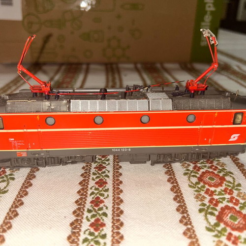 Roco Ho electric locomotive 1044 123-6 used with damages