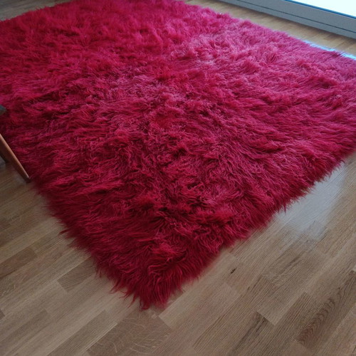 Red flokati rug dimensions 2.50 x 1.73