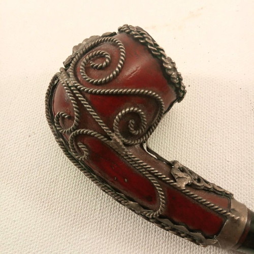 Wooden pipe used with handmade metal wire decoration