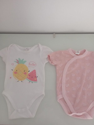 Baby bodysuit set like new, 6-9 months
