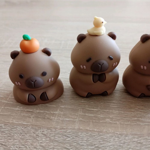 Capybara decorative figures like new for cake or kids room