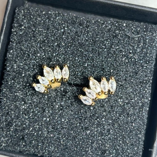 Gold-colored earrings like new