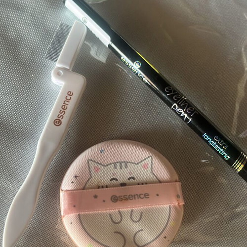Essence Makeup Set new with Eyeliner, Powder Puff & Lash Comb
