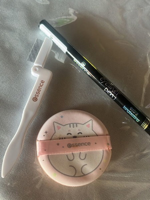 Essence Makeup Set new with Eyeliner, Powder Puff & Lash Comb