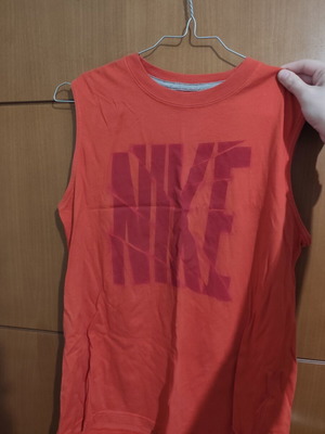 Nike sleeveless shirt like new, size M, red