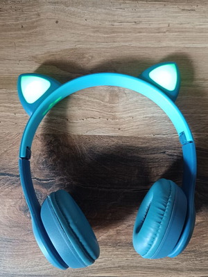 Ακουστικά Bluetooth με φωτιζόμενα αυτιά γάτας