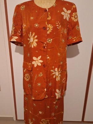Twin Set like new, 2-piece outfit in orange and brown