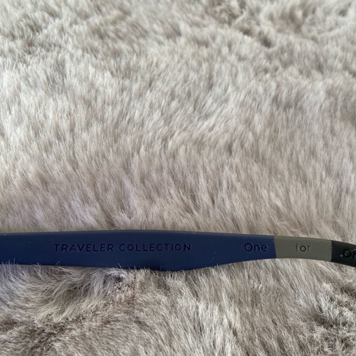 Toms sunglasses like new, dark blue color