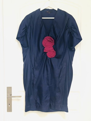 Maje silk dress with flower like new, size M