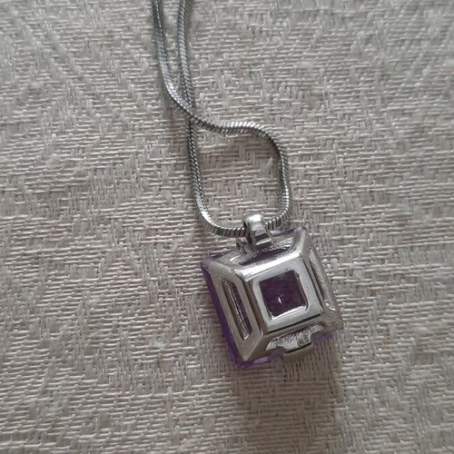 Necklace with purple stone new