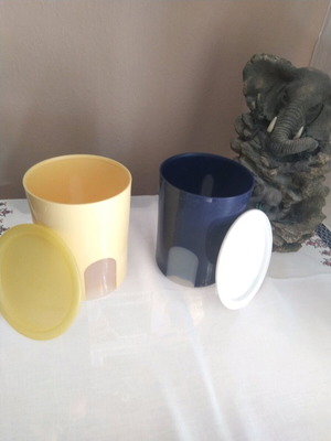 Tupperware canister set 1.25 lt like new, blue and yellow