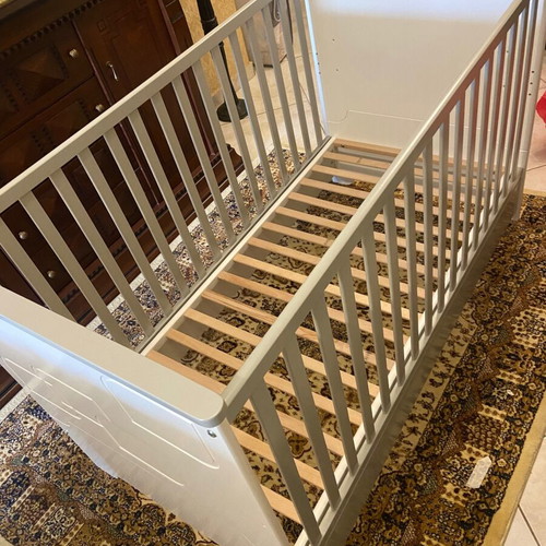 Pre-teen bed like new with accessories