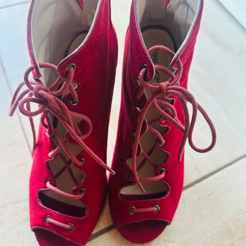 Pink Woman burgundy peep-toe suede ankle boots with laces