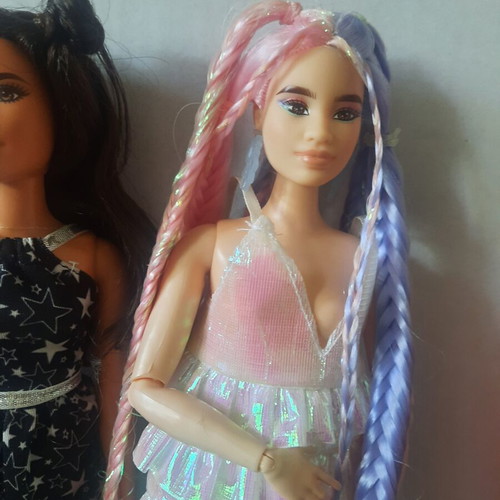 Barbie dolls lot of 2 like new, rare Shannon face and Barbie Extra