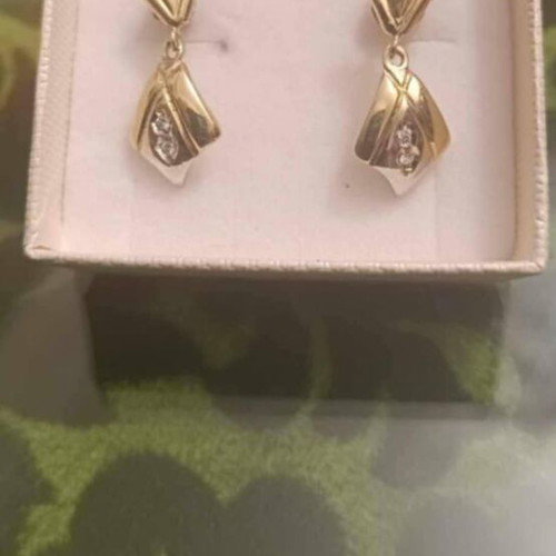 Gold earrings 14 carat like new