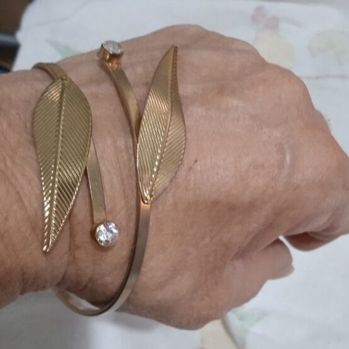 Bracelet new, gold tone