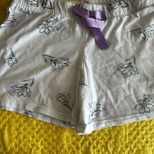 Pajama set like new, size L, white and purple
