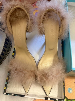 Pump shoes with feathers new, size 38, beige