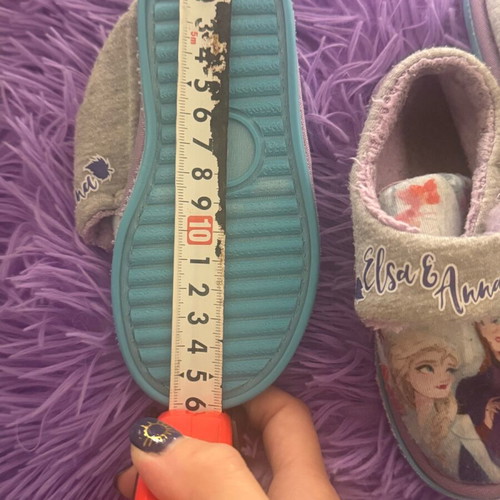 Elsa slippers like new, pack of 2 in different sizes, purple
