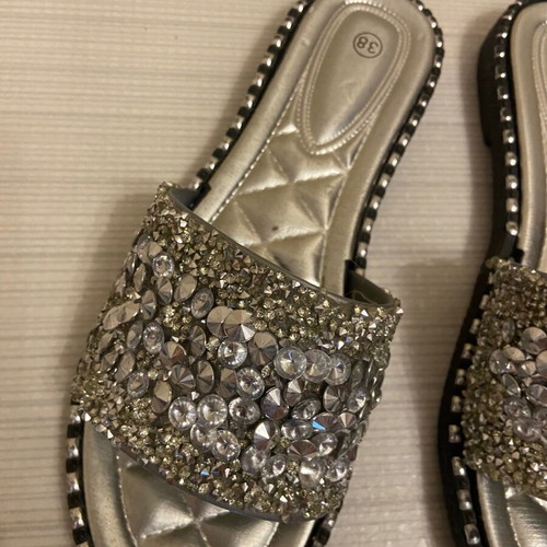 Flat sandals like new, silver and black, size 38