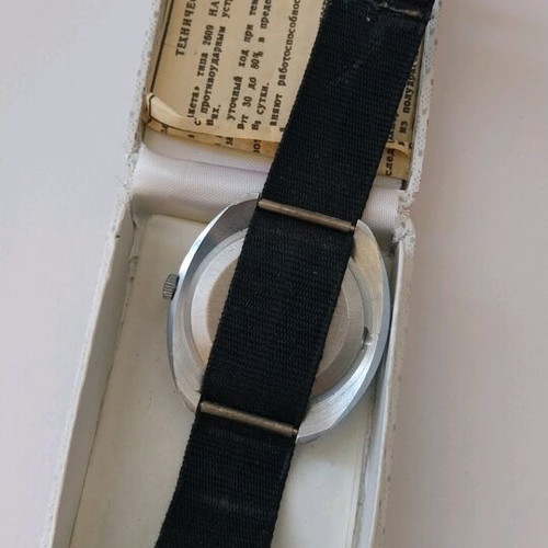 Raketa Retro 1970 wristwatch like new, men's manual wind blue red