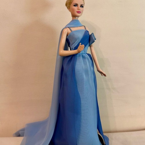 Collectible Barbie Grace Kelly To Catch a Thief 2011 Pink Label like new