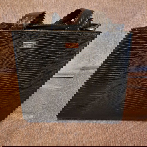 Τσάντα ώμου Keddo μαύρη μεσαίου μεγέθους, σε άριστη κατάσταση