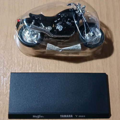 Maisto Yamaha V Max model miniature like new 1:18