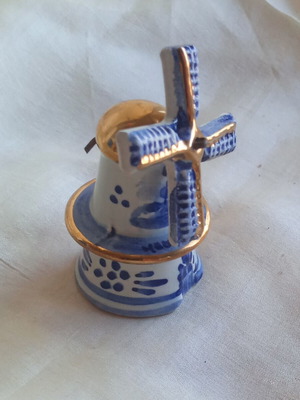Porcelain windmill miniature figurine with 22K gold vintage like new