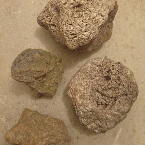 Aquarium pumice stones like new, pack of 4, approx 20 kg