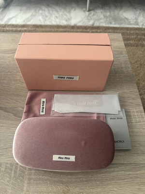 Miu Miu case like new with all accessories, pink