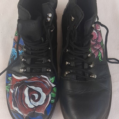 Unisex boots hand-painted, like new, size 40, black