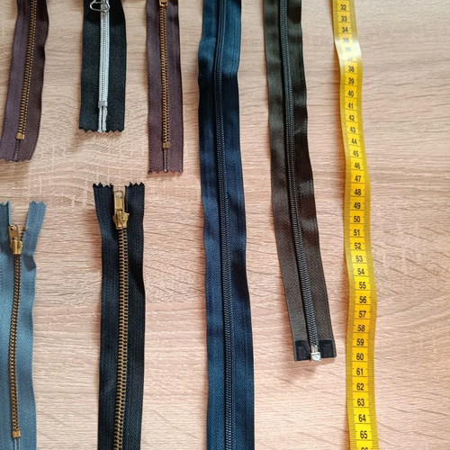 Zippers pack of 16 new in various colors and lengths