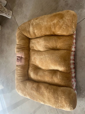 Dog bed new with washable bottom lining
