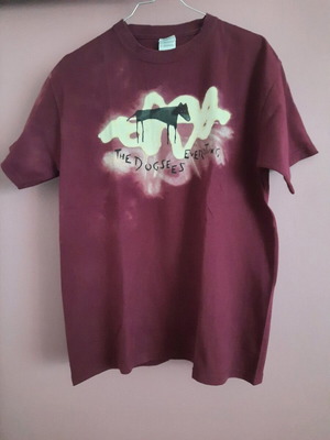 Gildan women's cotton T-shirt with burgundy print like new