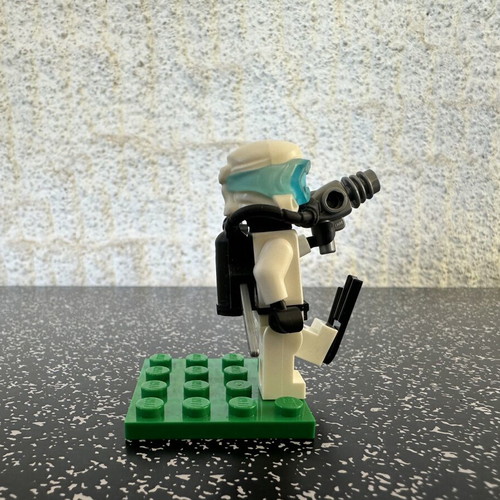 Lego Ninjago Zane Seabound Scuba minifigure like new missing one flipper