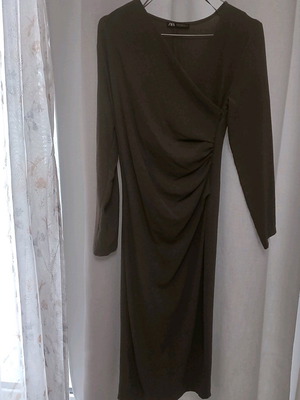 Zara midi dress like new with small back slit, size S