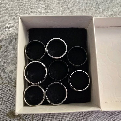 Men's rings like new, pack of 8, black and gray